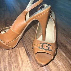 Brand: Guess.   Size 9.       color dark tan